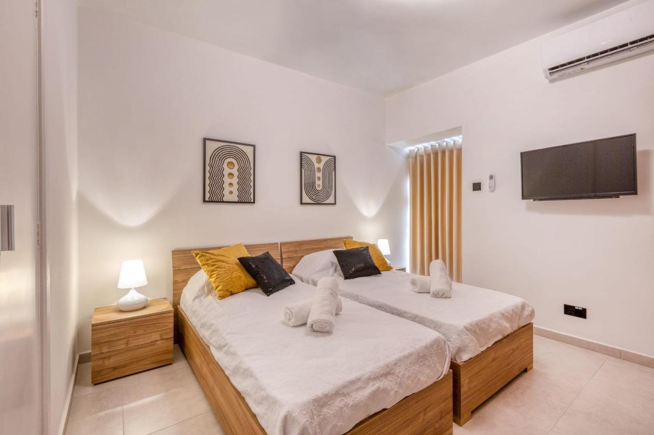 Pool Apartment Is-Swieqi Exterior photo