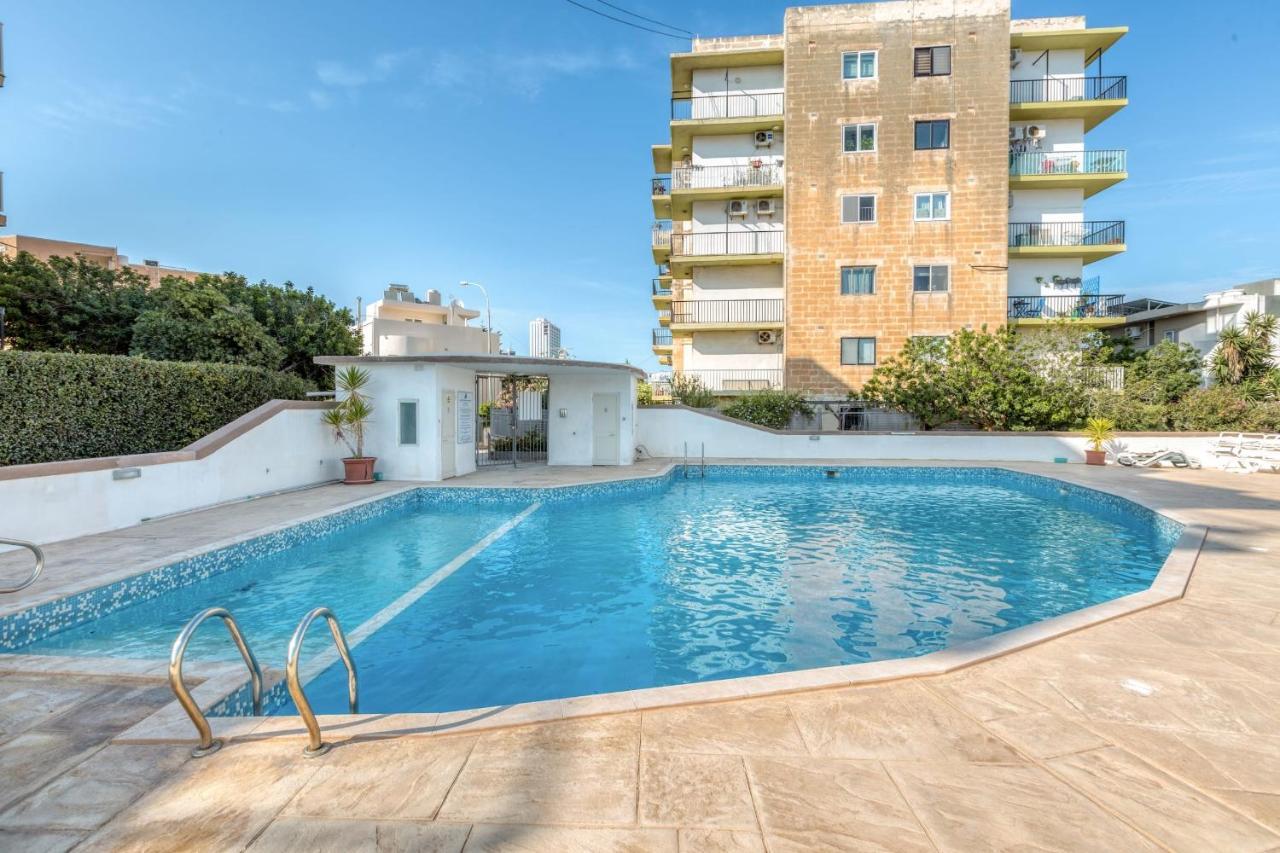 Pool Apartment Is-Swieqi Exterior photo