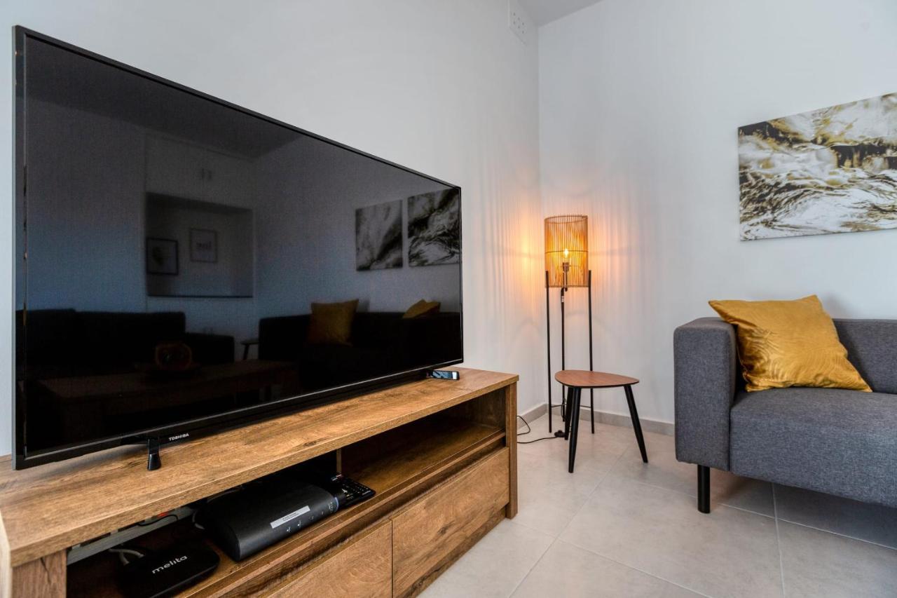Pool Apartment Is-Swieqi Exterior photo